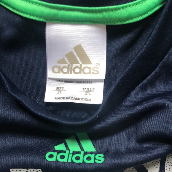 Adidas long sleeve size 2T - Picture 3 of 4